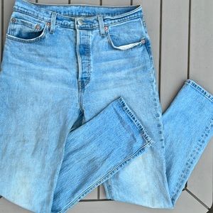Levi Women’s Straight Light Wash Jeans
